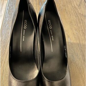 Ecco Black size 10 3.5 inch comfort pumps